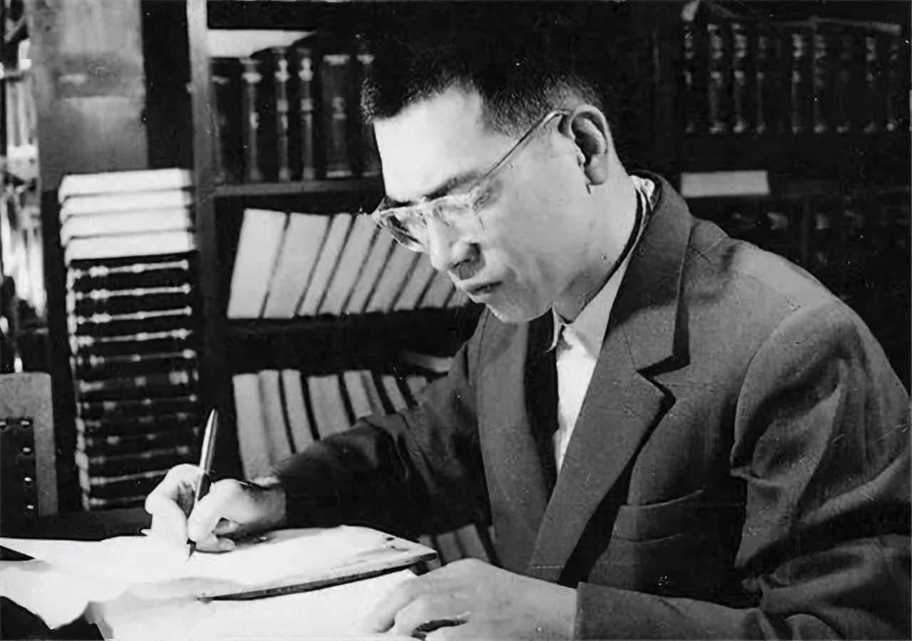 50多年前,我曾见到天才数学家陈景润,远远向他深鞠躬