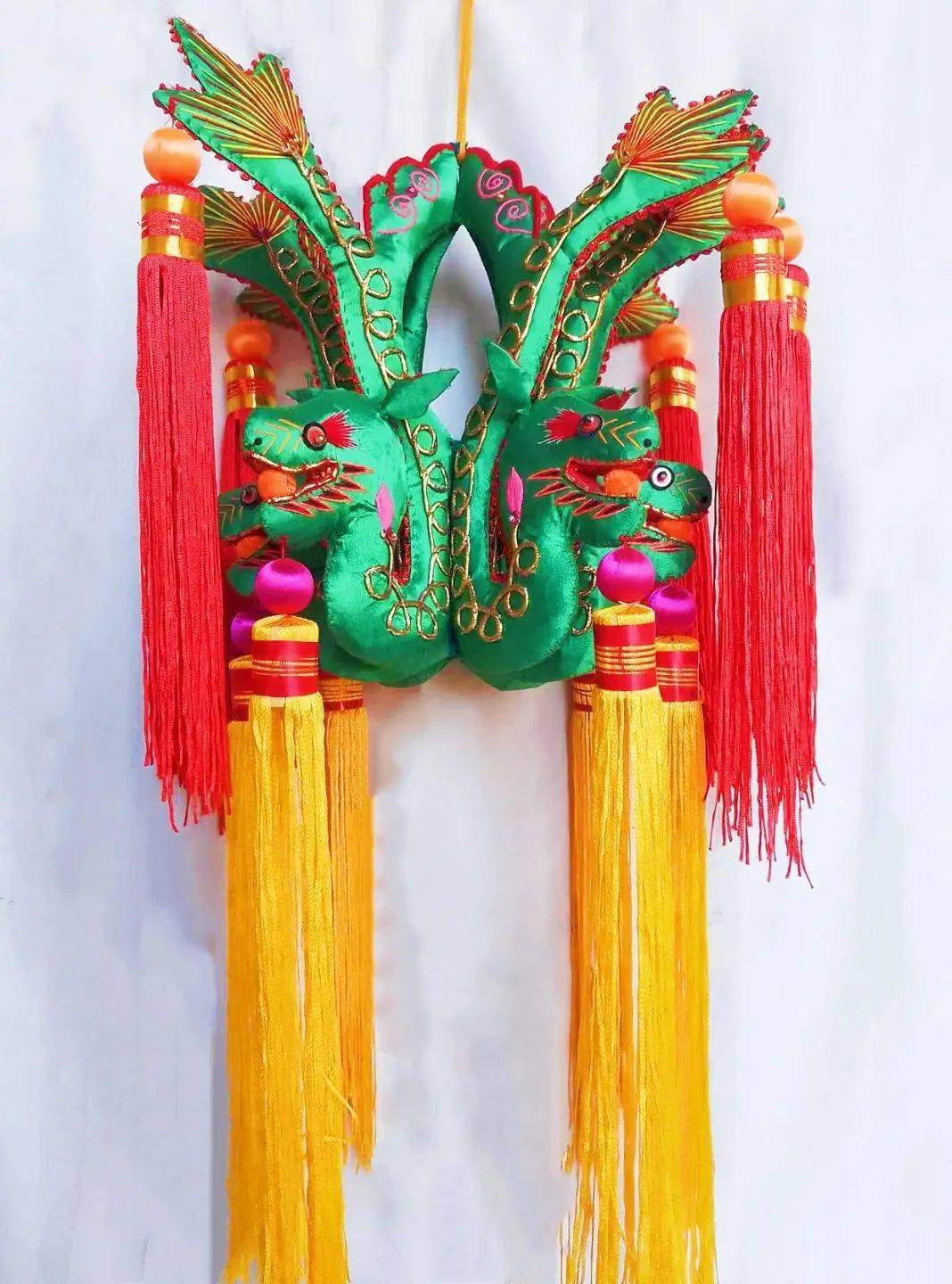 作者简介:尚月侠,宝鸡市千阳县人,千阳兴源工艺品刺绣合作社创办人