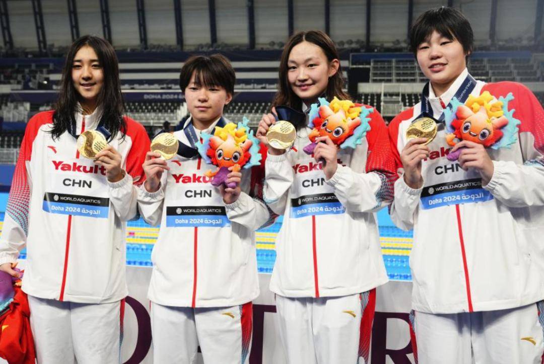 艾衍含在比赛中中国队预赛名列第一,决赛时排在第四道出发,入水顺序