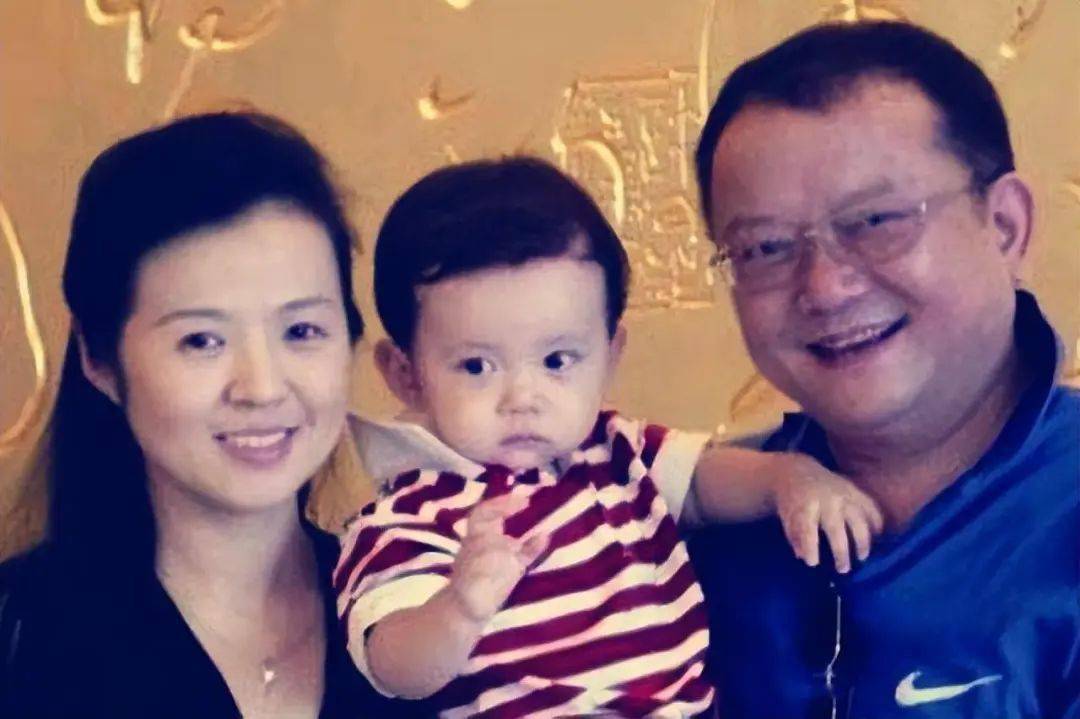 也难怪张国立说王刚一把年纪还要为了孩子出来奔波,哪个做父亲的不想