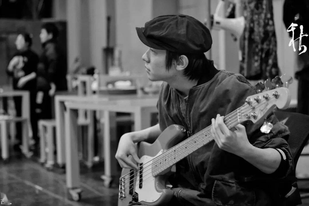 明亮_角色_生活