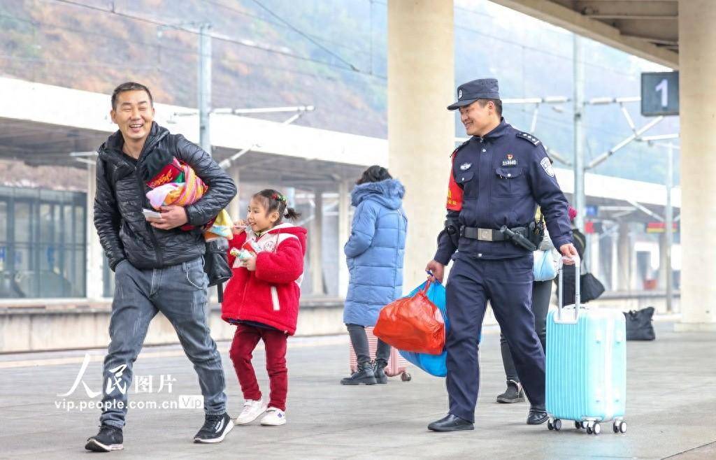 铁路迎来春运返程高峰人民图片网旅客 9060