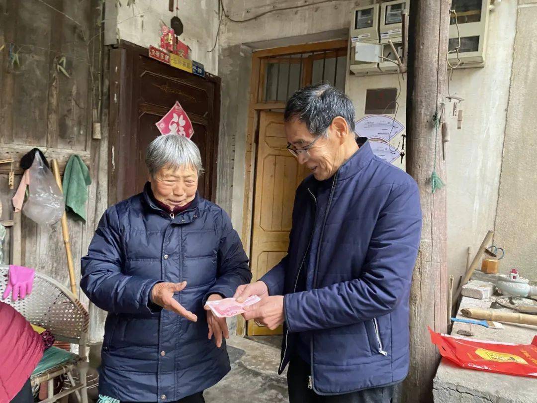 诸暨一老板,给村民发红包,累计发了近600万_乡贤_老人_村里人
