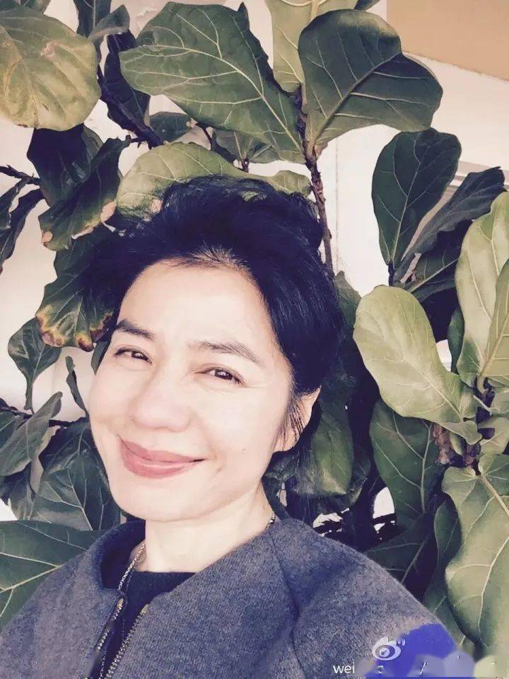 香港第一美人近况曝光:63岁无儿无女,如今活成了这样……_钟楚红_比赛