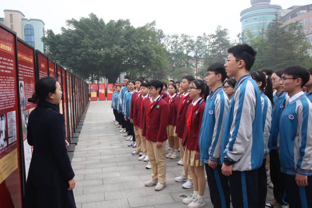 重庆市实验中学举行"躬耕教坛 强国有我"庆祝2023教师节活动.