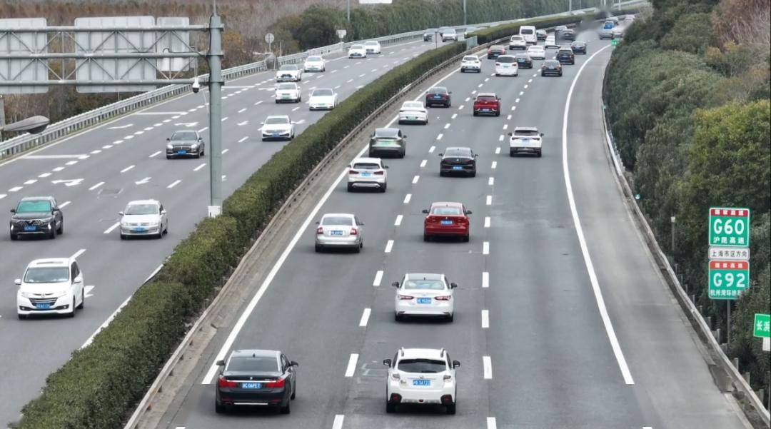 春节进入尾声,松江g60高速迎来客流高峰_车辆_市民