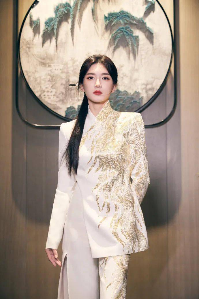 新中式过年造型_图片_来源_江疏影