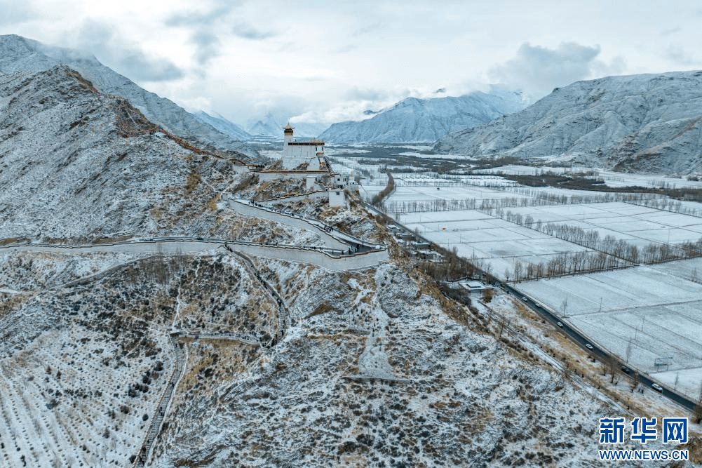 西藏山南:航拍雪后雍布拉康_旦增努布_照片_无人机