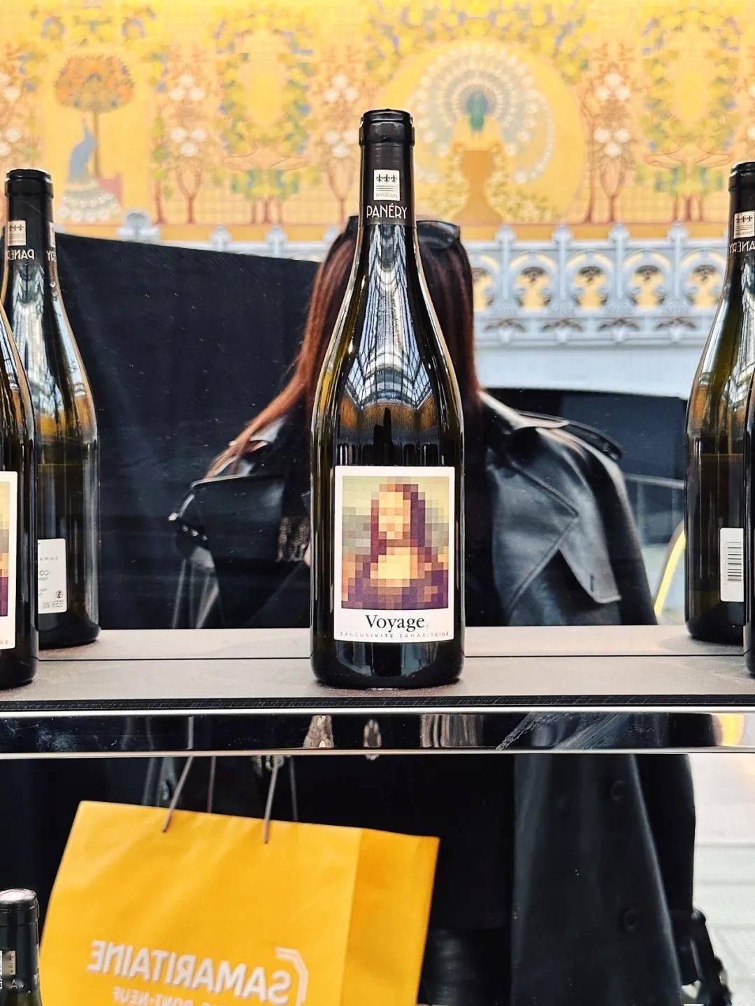 调酒师是很有名的matthias giroud,除了酒水,也有一些小吃,下次一定