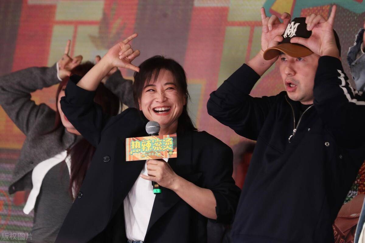 41岁贾玲太励志,瘦身后秒变"小姑娘",休闲穿搭时髦有范!