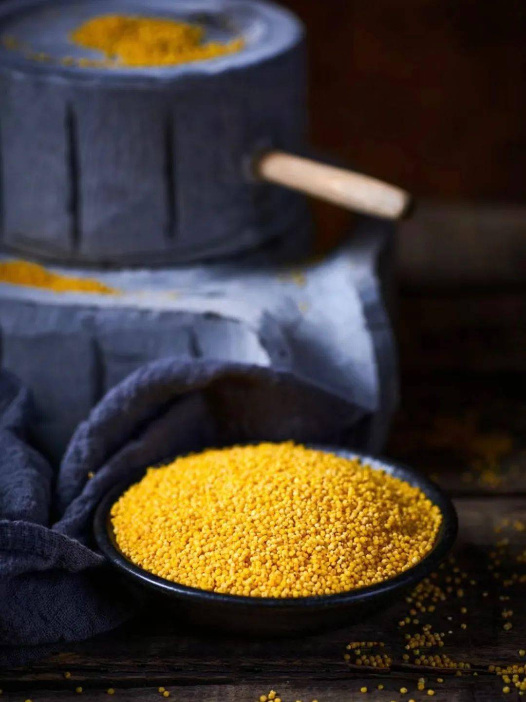 糙米最大特点就是含有胚芽,维生素和纤维素含量都很高.