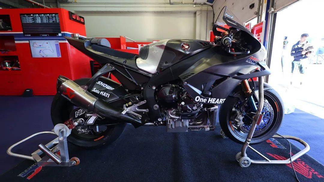 雅马哈的yzf-r3于2023年10月获得最新认证,型号yzf-r3 320(去年型号是