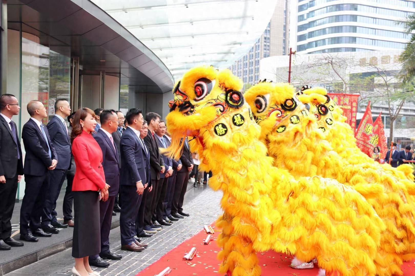 乐居财经 张林霞2月18日,大年初九,雅居乐老板陈卓林率一众高管,举行