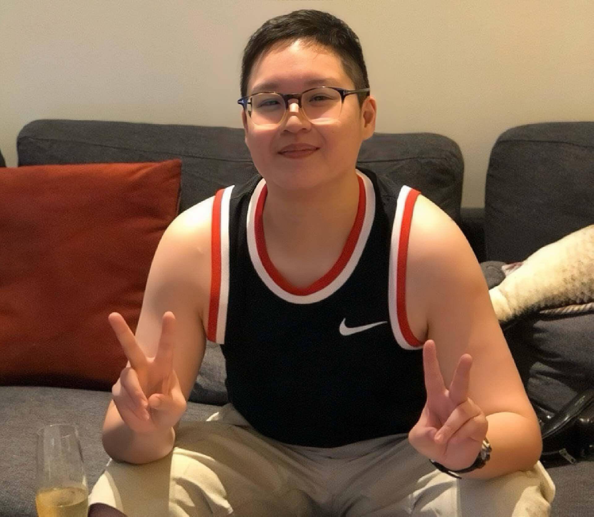 似少女,经两段失败婚姻,女儿为护母变同性恋_谢玲玲_叶聪豪_朱宇丰