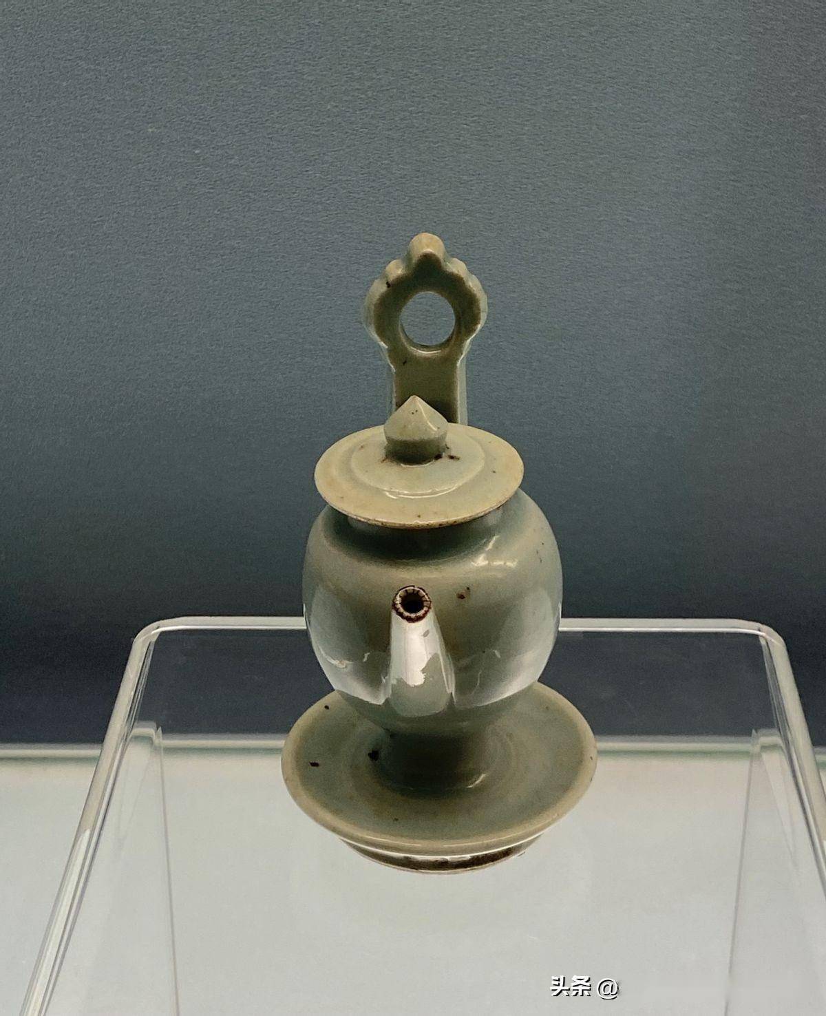 上博瓷器:宋元时期,景德镇正奔跑在成为瓷都的路上_浮梁_白釉_釉色