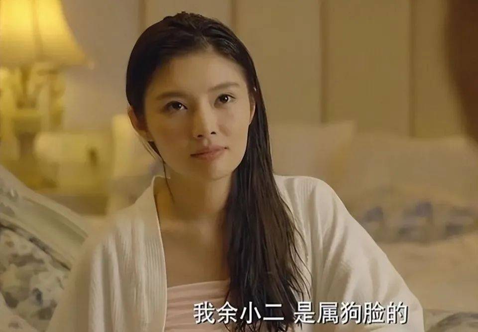 徐冬冬出生于1990年,因在网剧《余罪》中出演大嫂沈嘉文一角而广为人