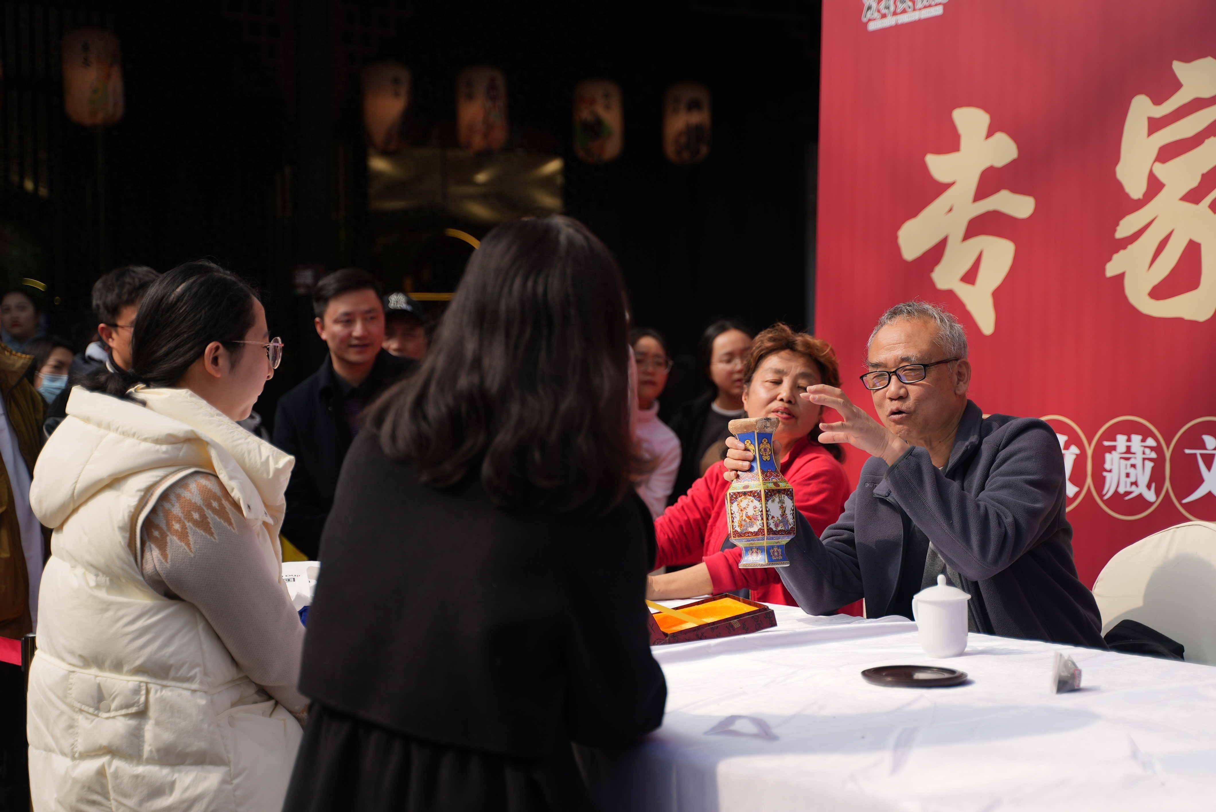 古玩鉴定专家照片（古玩鉴定专家照片大全） 古玩判定


专家照片（古玩判定


专家照片大全）《古玩专家鉴定》 古玩收藏