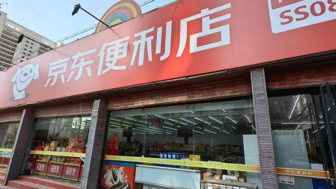 门头电器线路裸露未进行穿管保护分别违反了《中华人民共和国消防法》