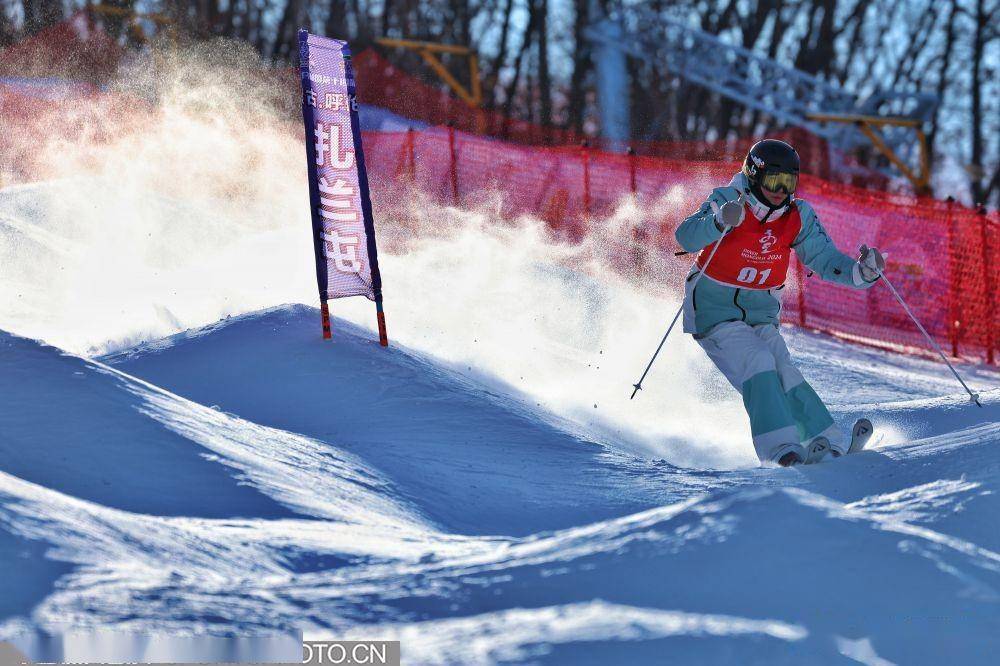 十四冬| 黑龙江队杨丫夺得自由式滑雪女子双人雪上技巧冠军_张艺馨