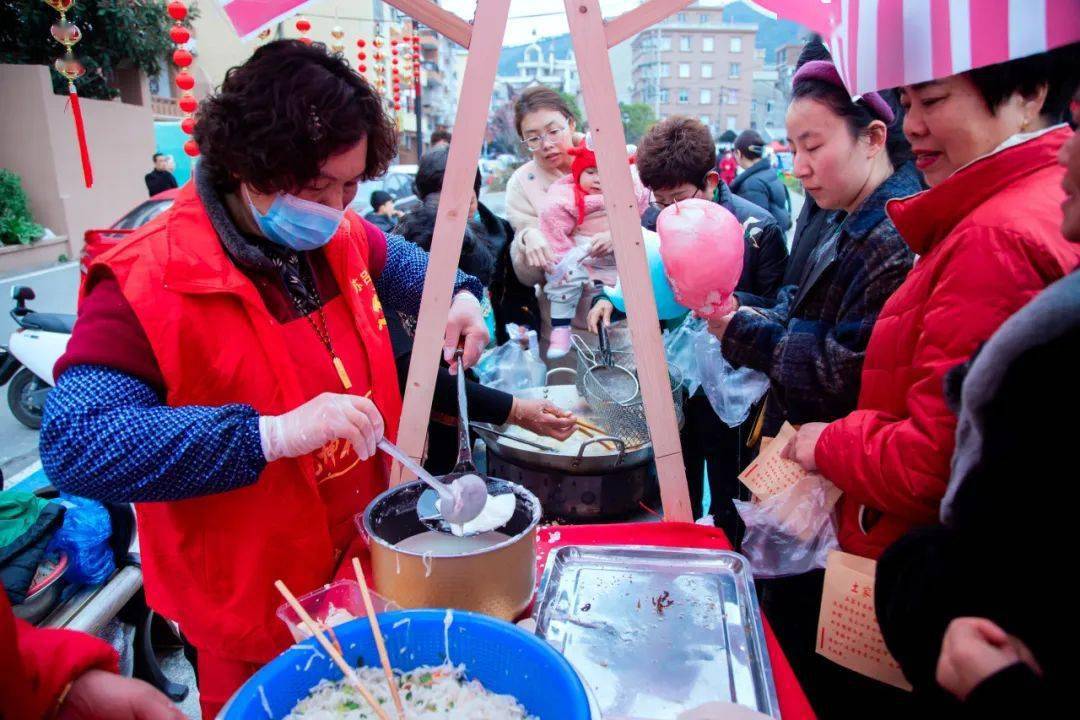 柳市苏吕村『百家宴』传递乡情祝福_村民_宴会_活动