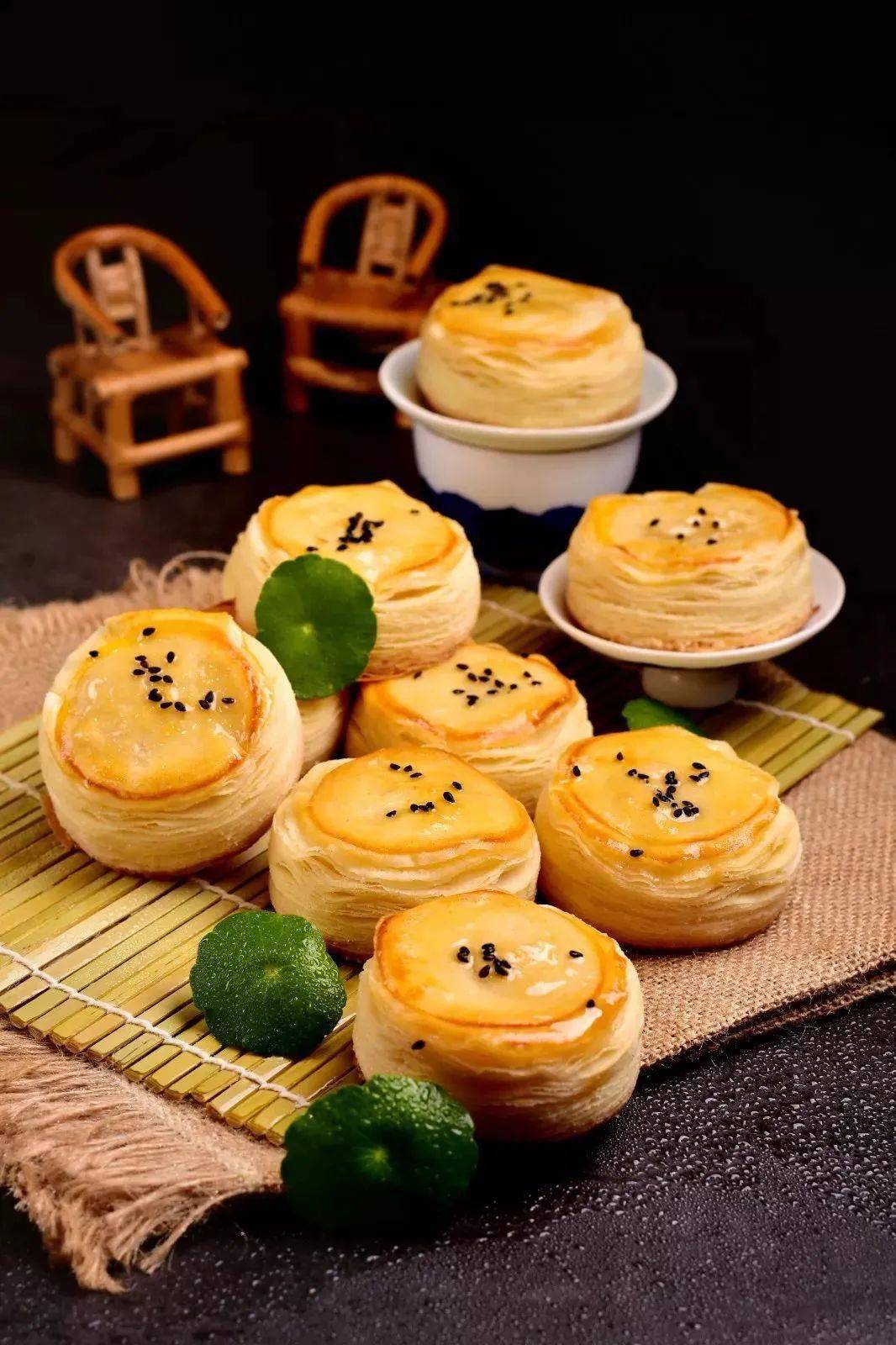 浓汤雅鱼打边炉.天鹅酥.天麻炖乳鸽.鲜椒乌骨鸡.养生狮子头.