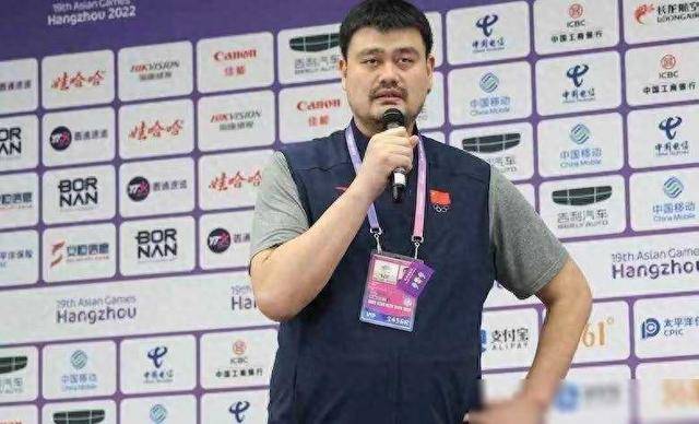 13岁女儿比妈妈还高,身高破1米9,萝莉脸_姚沁蕾_成长_生活