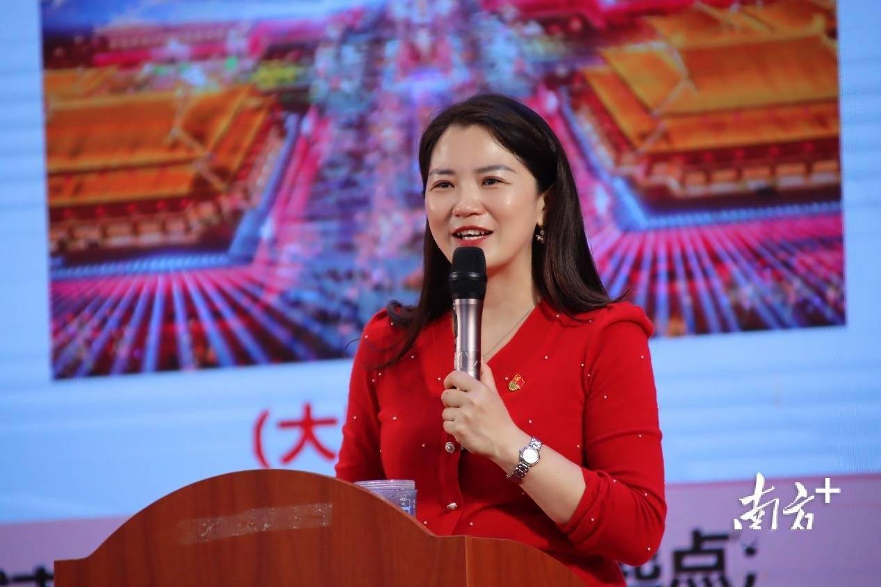 中山市丽景学校党支部书记,校长刘苗苗.