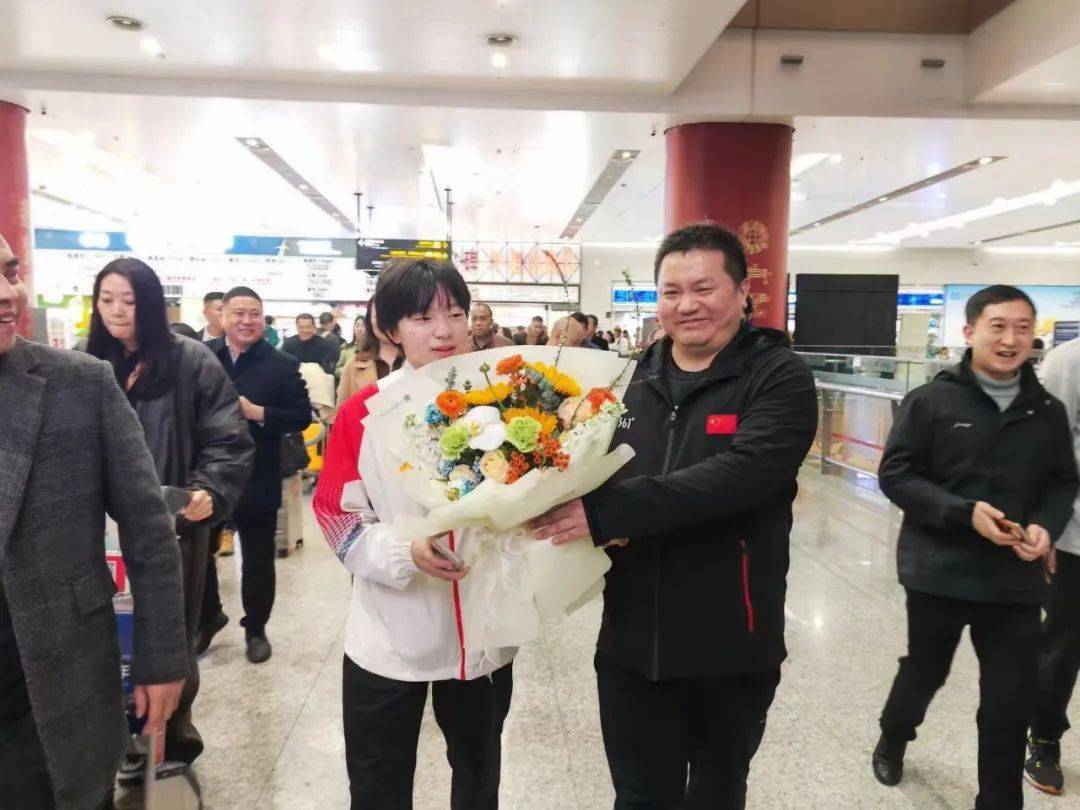 世界冠军龚真琦,回家!_綦江_游泳_家人