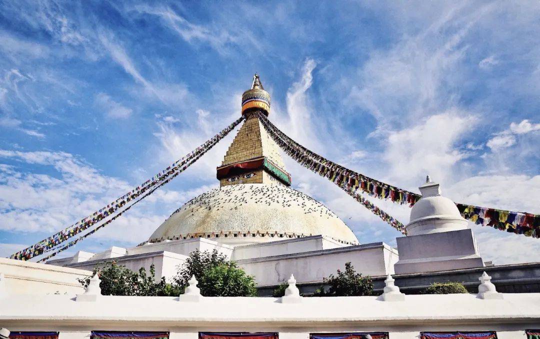 喜马拉雅雪山赏日出,体验全年仅一次的缤纷洒红节!