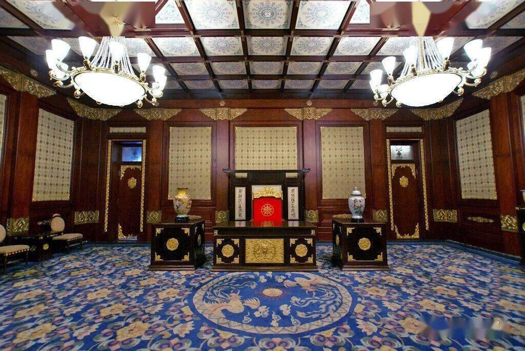 等重要仪式的场所接见外国使节,接受朝贺叩拜间都被溥仪献给日本生产