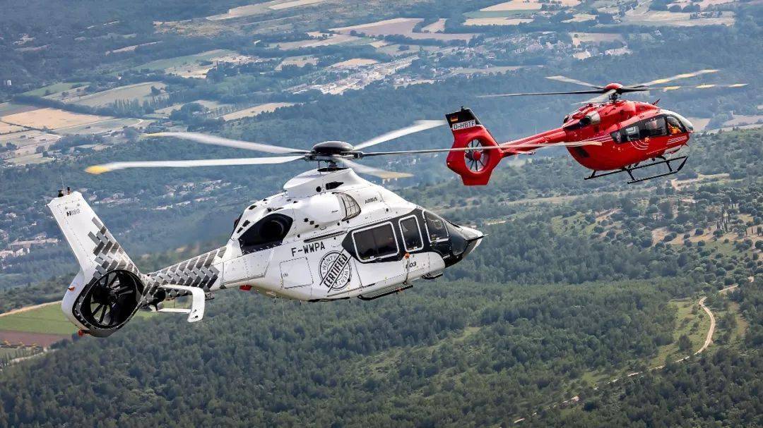 空客h160(左)与h145直升机空中客车直升机调整后息税前利润增至7