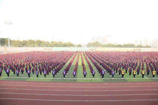 重庆市渝北中学校举行青春正逢盛世 奋斗创造未来开学典礼