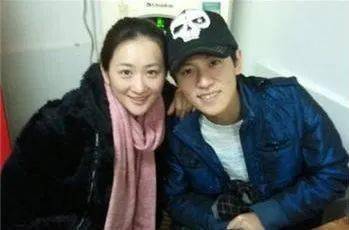 李玥成为了演员之后,秦俊杰每天都会去探班,渐渐地,他也喜欢上了表演