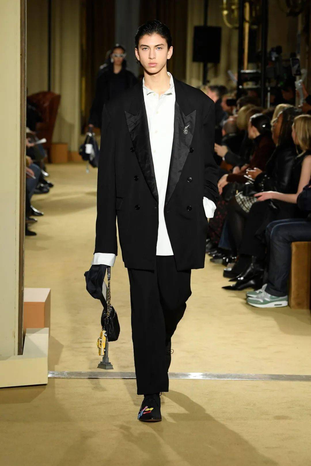 被焕然一新的coach圈粉,coach 2024秋季成衣系列~_大赛_设计_小伙伴