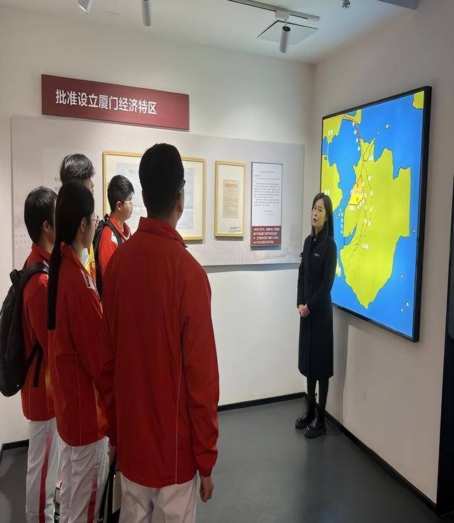 共建基地"行走的思政课" 厦门经济特区纪念馆举办"展品背后的故事"