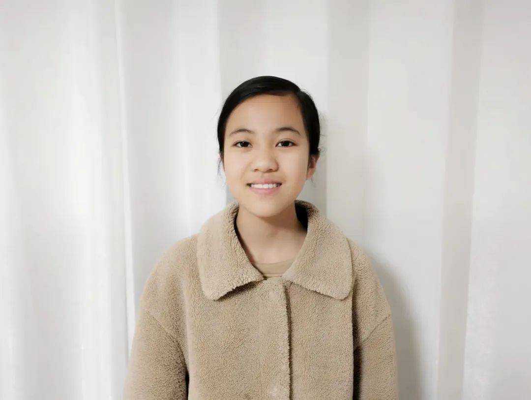 大家好,我是五年级五班的李宇涵.在平日里,我认真听讲,积极回答问题.