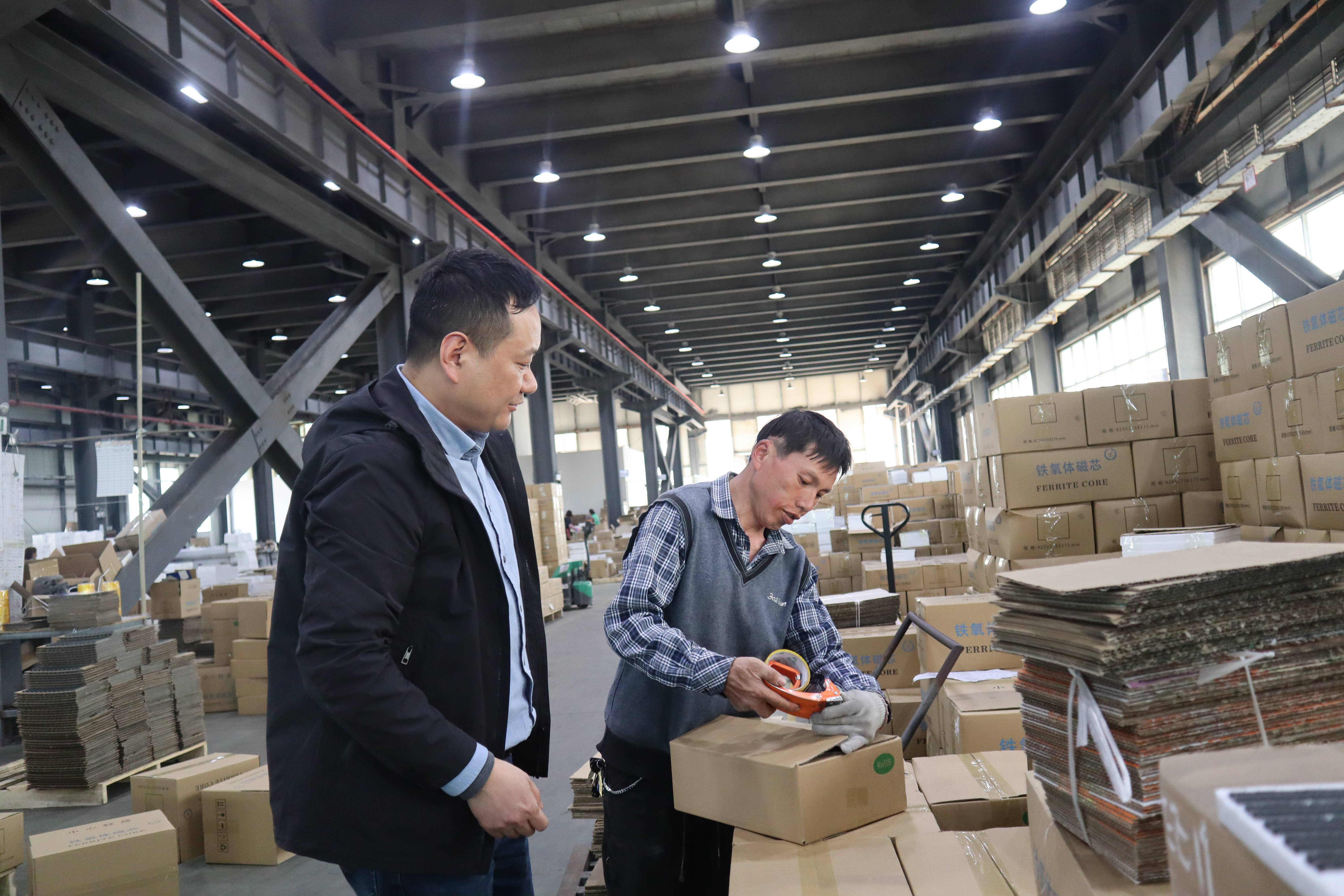 奋力实现开门红|贵州炉碧经济开发区:企业复工复产有劲头_生产_玻璃