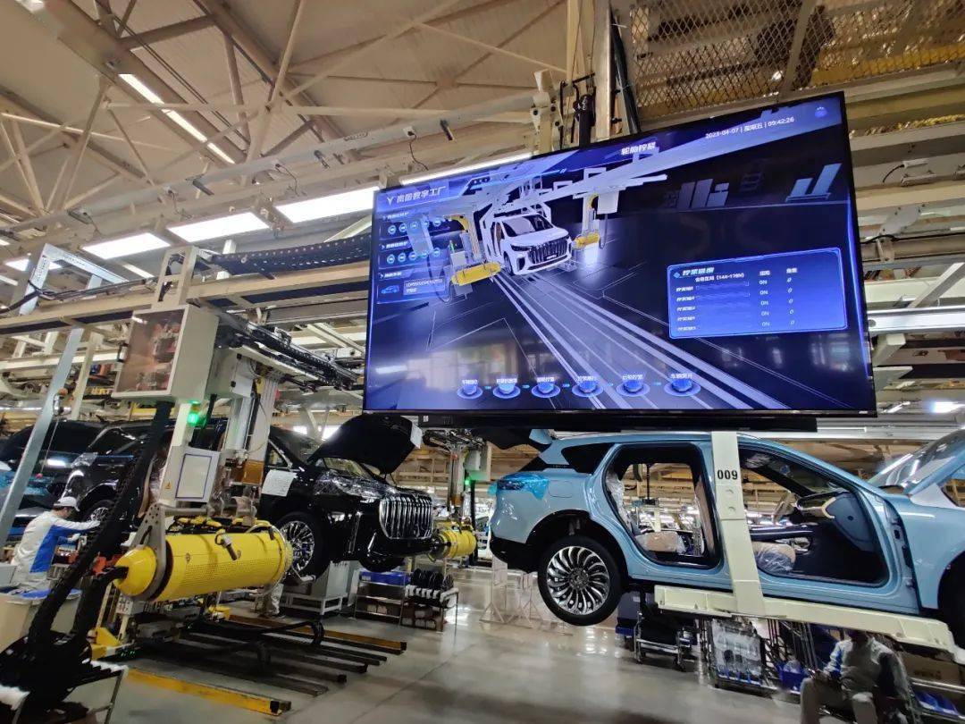 作为东风公司旗下高端新能源品牌,岚图汽车拥有高效智能的冲压车间,全