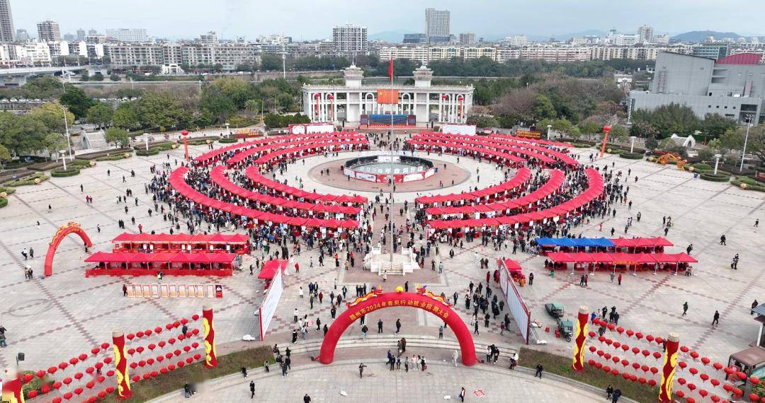 红土地上春风送岗忙——春节期间江西各地春风行动火