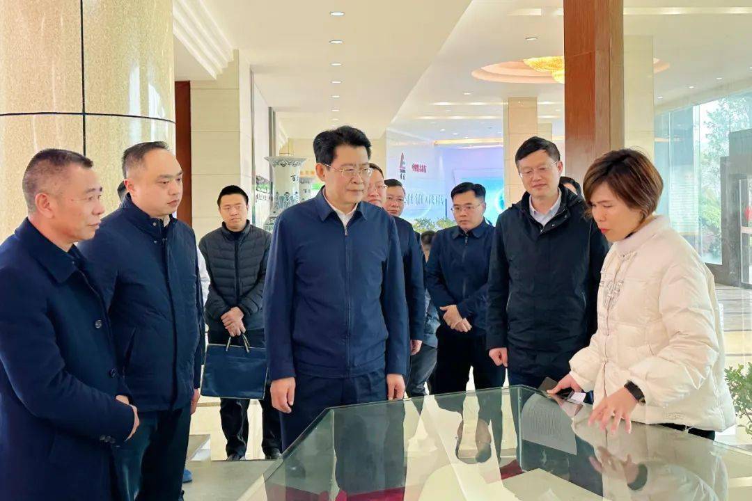 刘烁在湘东区调研时强调 提升传统产业 壮大新兴产业 培育未来产业 为