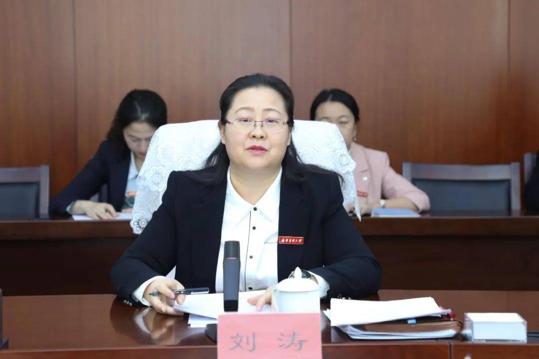 校党委书记赵天杰主持会议并讲话.