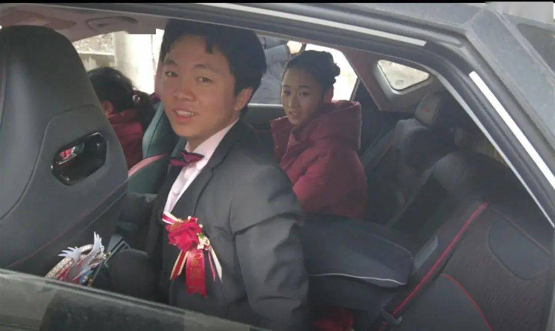 结婚碰上大雪封路,交警这个举动太暖心_郧阳_驾驶员_冰天雪地