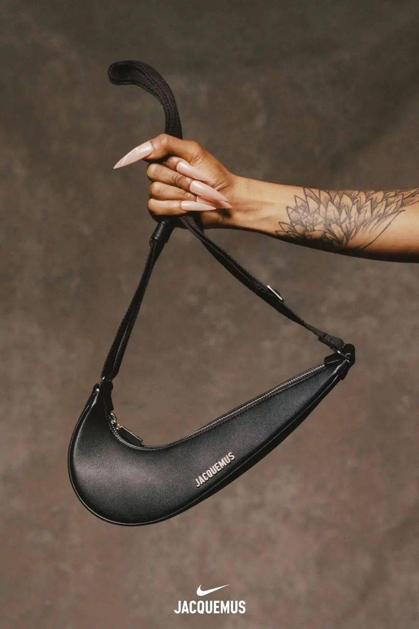 全新联名袋款「the swoosh bag」登场04glenn martens 掌舵的 diesel