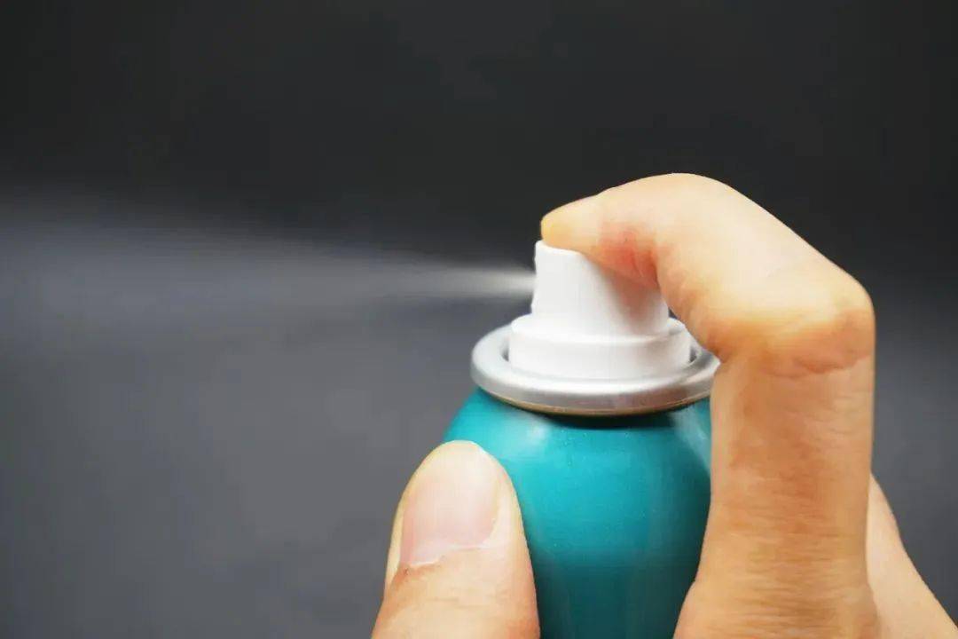 如持有检疫证明,装于专门容器内后可以托运电子烟可以携带,列车上请勿