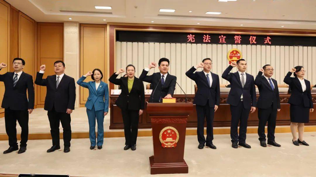 市人大常委会副主任杨宏博,黄均宁,周如斯,刘志烈,陈尧,范卫东,参加市