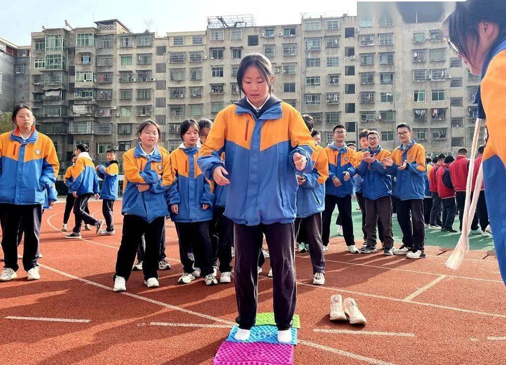 玉溪中学开展素质拓展活动_道真_班级_挑战