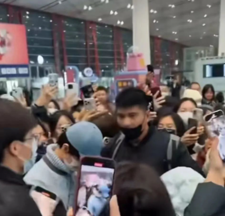 "_代拍_行为_王俊凯