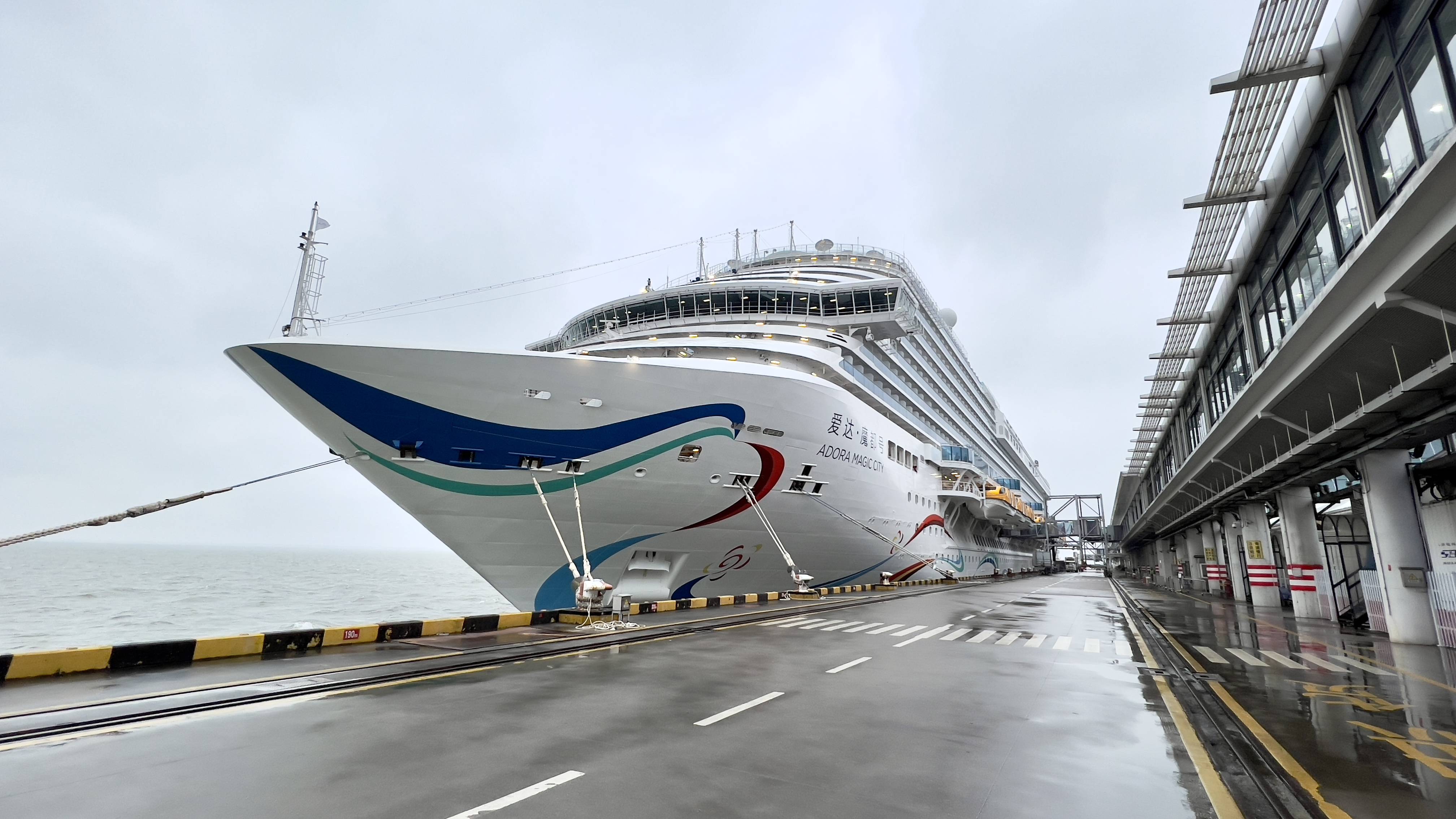 上海邮轮口岸再现"四船同靠"_查验_国际_旅客