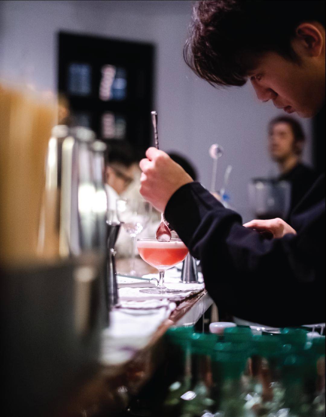 只用十天,他们为lv开出一家跨界酒吧_hide&seek_客人_合作