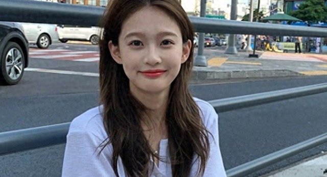 王思聪又被拍到与美女逛街,与70万粉丝"哪吒哥"亲